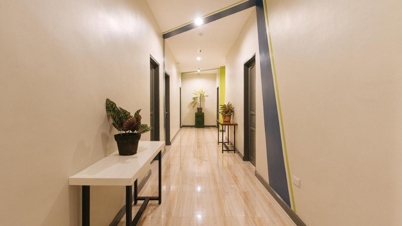 Urbanview At Lacson Street Bacolod City By Reddoorz Dış mekan fotoğraf